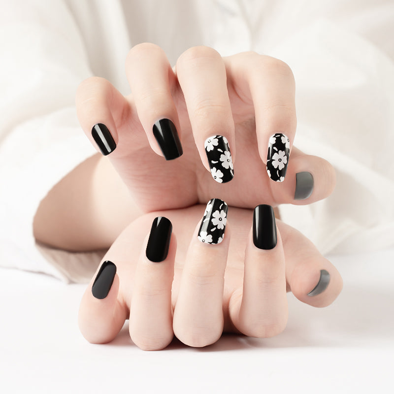 Couleurs du coucher du soleil avec dégradé d'ombre violet et rose pailleté argenté et jaune rayé