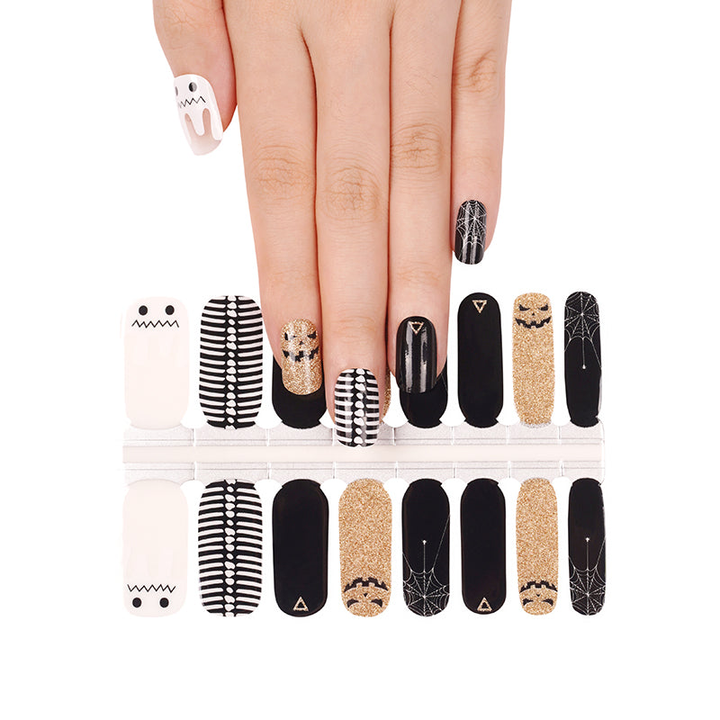 Visage effrayant de paillettes noires et dorées, toiles d'araignées, squelette Halloween