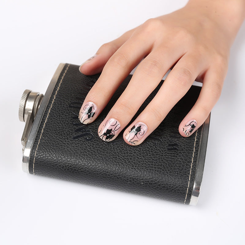 Papillon noir avec superposition d'arrière-plan transparente en dentelle scintillante argentée