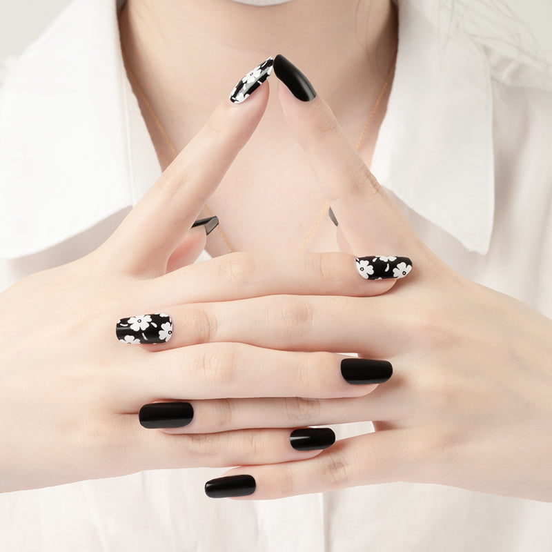 Couleurs du coucher du soleil avec dégradé d'ombre violet et rose pailleté argenté et jaune rayé