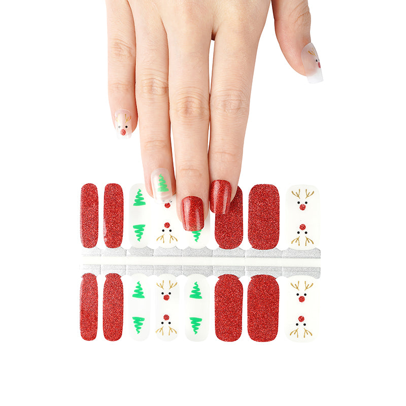 Visage de renne et arbre de Noël Espace négatif sur fond clair avec des paillettes rouges