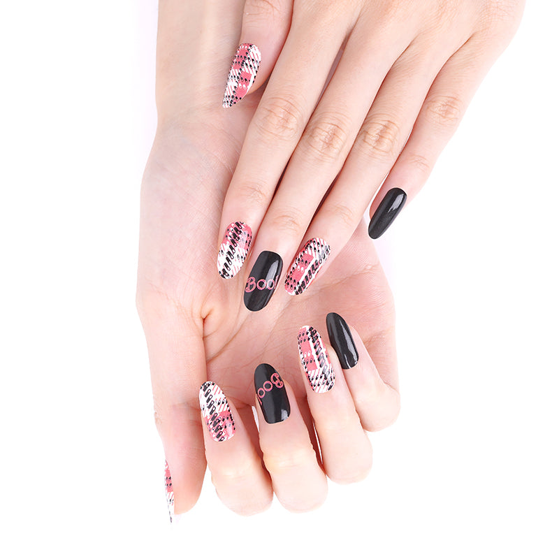 Manucure française noire avec toile d'araignée Halloween