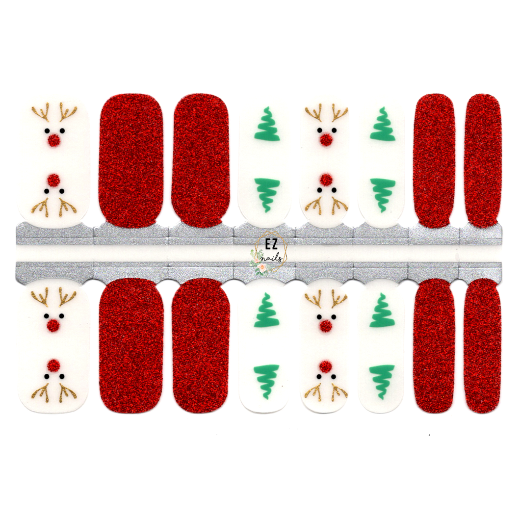 Visage de renne et arbre de Noël Espace négatif sur fond clair avec des paillettes rouges