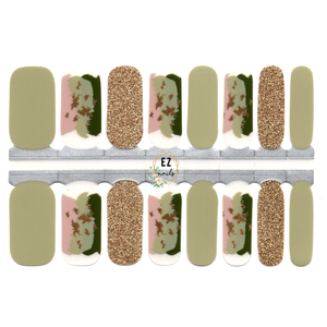 Vert olive avec patchs métalliques scintillants dorés et espace négatif