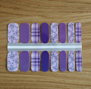 Violet lavande avec fleurs et motif à carreaux