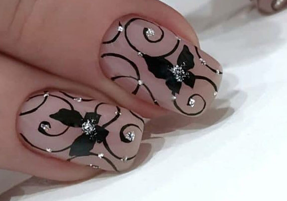 Papillon noir avec superposition d'arrière-plan transparente en dentelle scintillante argentée