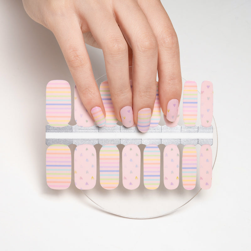 Lignes arc-en-ciel pastel et coeurs roses Saint Valentin