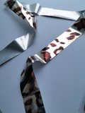 Argent métallisé avec feuille d'ongle à imprimé léopard marron