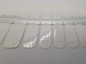 Top court French Manicure White Tip avec dos transparent