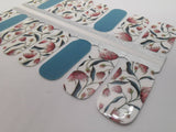 Motif floral bleu sarcelle et rouge avec fond blanc