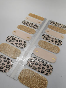 Imprimé léopard beige nude avec des accents de paillettes dorées