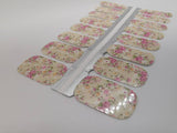 Roses petites fleurs roses et blanches sur fond beige