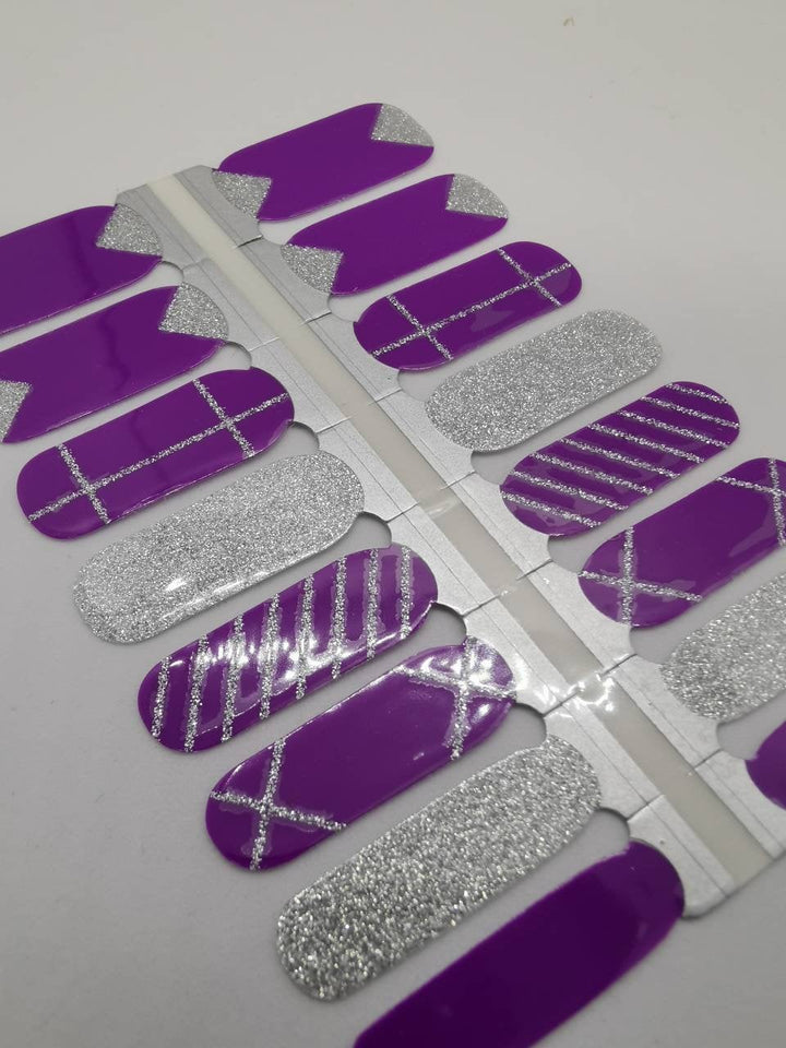Triangles de géométrie de lignes de paillettes violettes et argentées