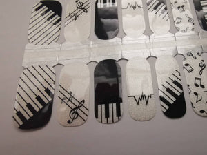 Notes de clé de musique et clavier de piano noir et blanc scintillant
