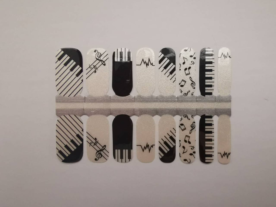 Notes de clé de musique et clavier de piano noir et blanc scintillant
