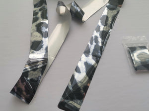 Argent métallisé avec feuille d'ongle noire à imprimé animal